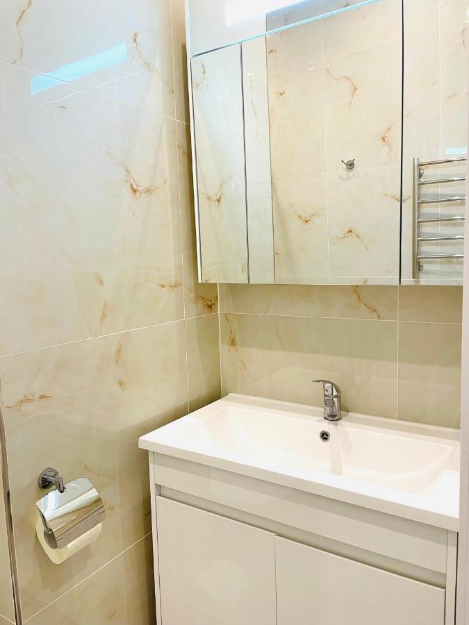 Mira Apart-Hotel Kiev Ngoại thất bức ảnh